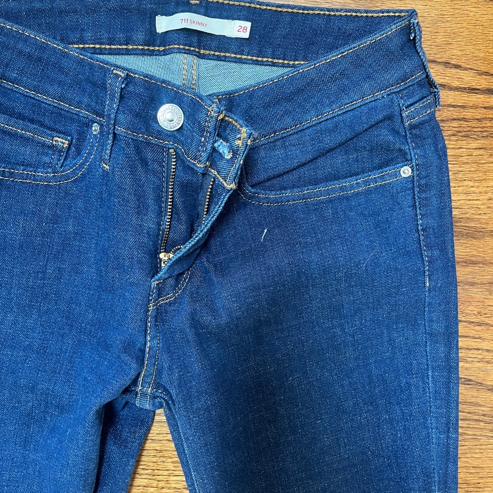 Women's Blue Jeans, Levi’s, size 28